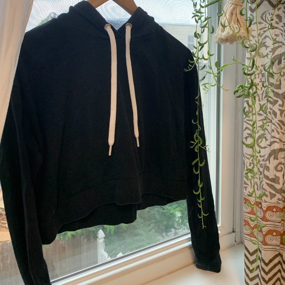 H&M (size S) black cropped hoodie